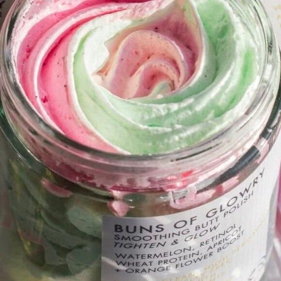 TRULY Beauty: Buns of Glowry Smoothing Butt Polish - Picture 6 of 10